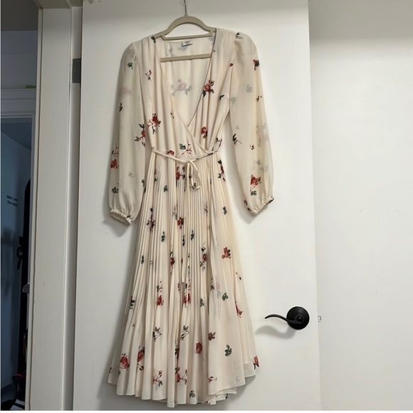 ISO Wilfred Beaune Pleated Dress With Sleeves - Picture 2 of 3